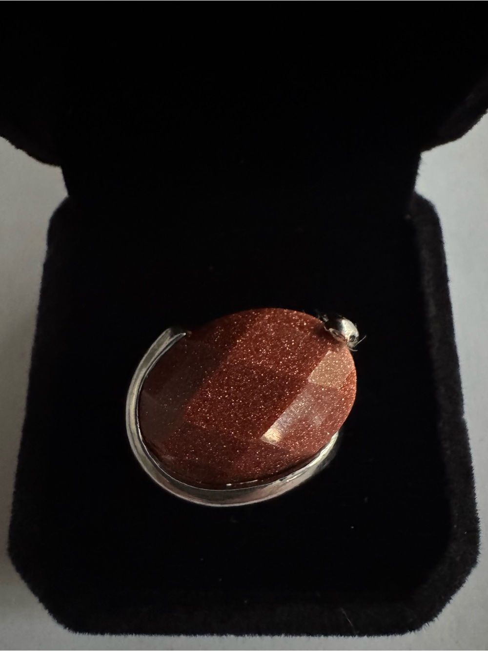 Brown Goldstone statement ring set in a silver-toned band. Size 5.5